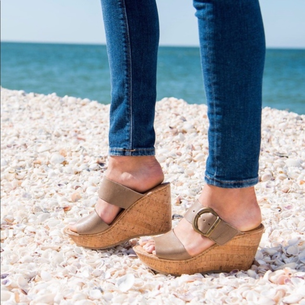 Born Emmy Wedge Shoes- Brown Size 9